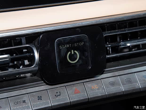 北京越野 北京BJ60新能源 2024款 1.5T 魔核電驅(qū)進(jìn)階版 5座