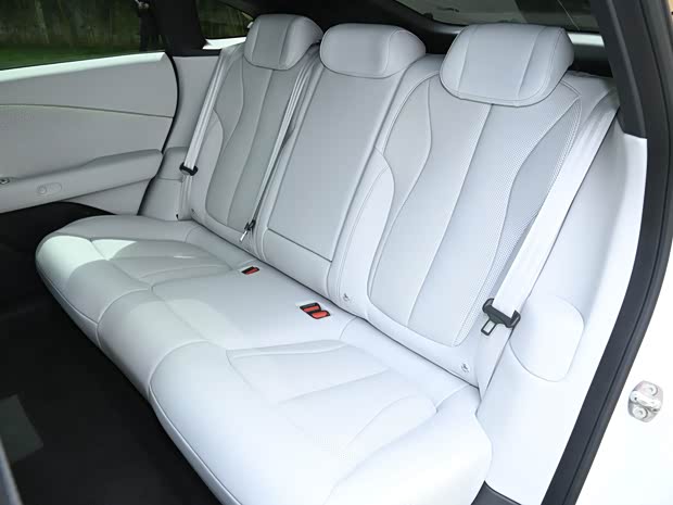 小鹏汽车 小鹏P7+ 2024款 230kw 小鹏汽车 小鹏P7+ 2024款 230kw