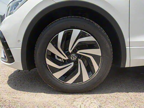 2024款 出众款 330TSI 自动两驱R-Line龙耀版 2024款 出众款 330TSI 自动两驱R-Line龙耀版