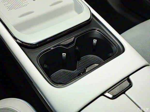 岚图汽车 岚图知音 2024款 四驱全球版 岚图汽车 岚图知音 2024款 四驱全球版