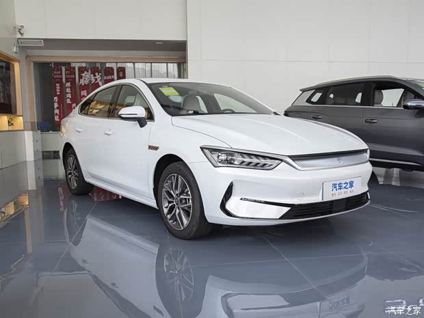 比亚迪 秦PLUS 2024款 荣耀版 EV 510KM领先型 比亚迪 秦PLUS 2024款 荣耀版 EV 510KM领先型