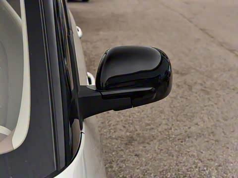 2025款 四门版 臻享+款 2025款 四门版 臻享+款