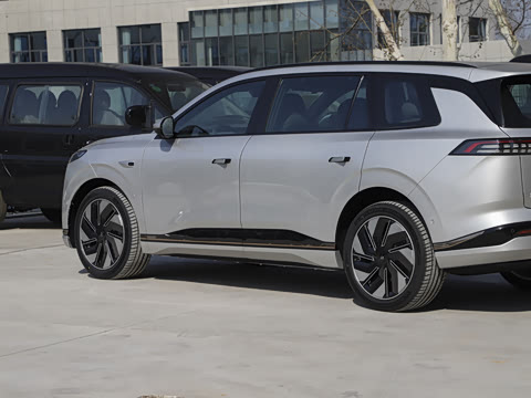 2025款 636Ultra智驾版 5座 2025款 636Ultra智驾版 5座