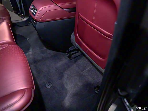 上汽通用凱迪拉克 凱迪拉克XT5 2025款 2.0T 四驅(qū)尊貴型