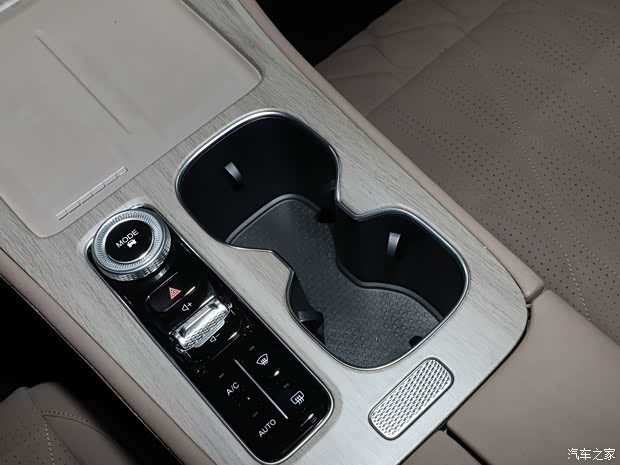 奇瑞汽车 瑞虎8 PLUS 2025款 390TGDI DCT舒适型