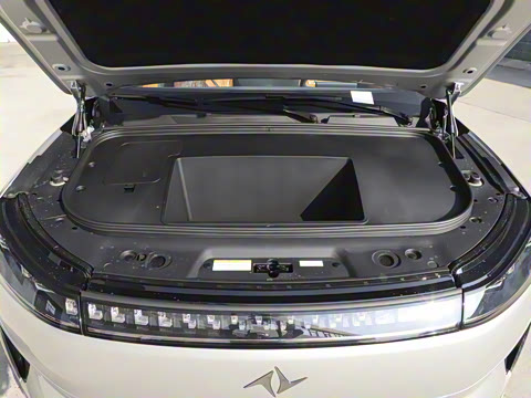 2025款 636Max纯电版 5座 2025款 636Max纯电版 5座