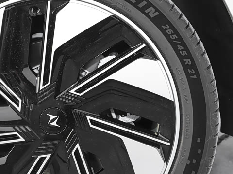 2025款 210Max增程版 5座 2025款 210Max增程版 5座