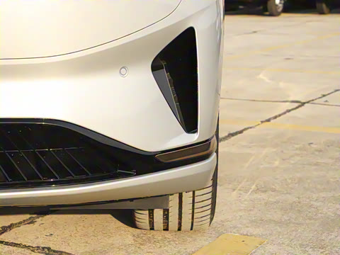 2025款 210Max增程版 5座 2025款 210Max增程版 5座