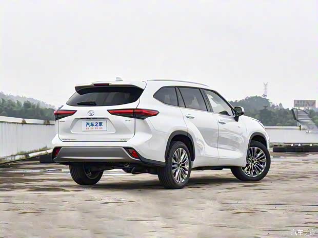 廣汽豐田 漢蘭達(dá) 2024款 2.5L智能電混雙擎四驅(qū)尊貴版 7座