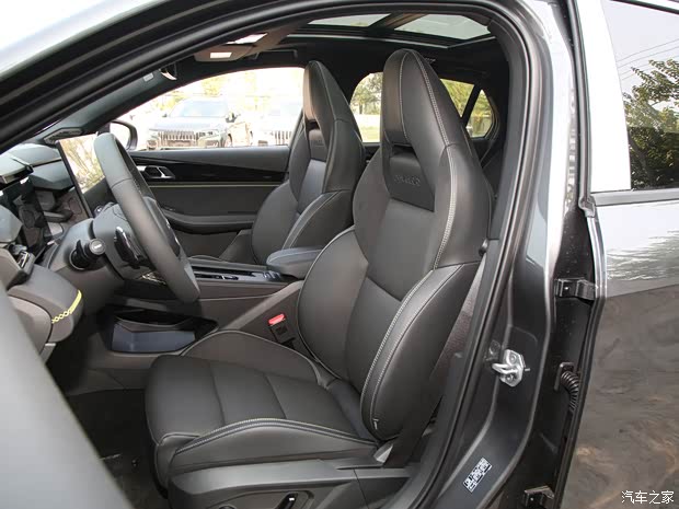 領(lǐng)克 領(lǐng)克03 2025款 2.0TD DCT冠軍版Pro