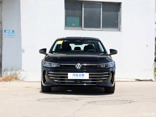 上汽大众 帕萨特 2025款 PRO 2.0T 低配版 上汽大众 帕萨特 2025款 PRO 2.0T 低配版