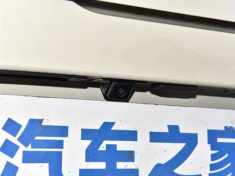 2025款 四门版 臻享+款 2025款 四门版 臻享+款