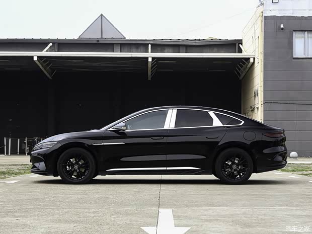 比亚迪 汉 2025款 DM-i 低配 比亚迪 汉 2025款 DM-i 低配