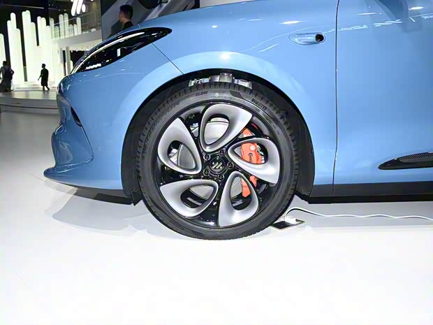 智己汽车 智己LS6 2025款 579kW 四驱 智己汽车 智己LS6 2025款 579kW 四驱