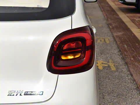 2025款 四门版 臻享+款 2025款 四门版 臻享+款