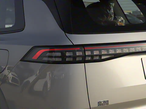 2025款 210Max增程版 5座 2025款 210Max增程版 5座