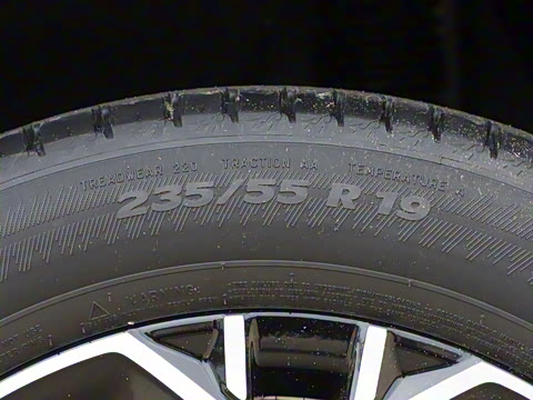 2024款 240TURBO 四驱尊耀版 5座 2024款 240TURBO 四驱尊耀版 5座