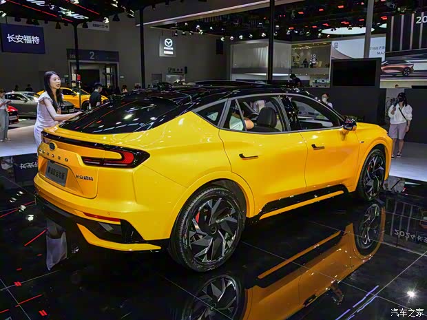 长安福特 蒙迪欧 2024款 2.0T E-混动运动版 ST-Line 长安福特 蒙迪欧 2024款 2.0T E-混动运动版 ST-Line