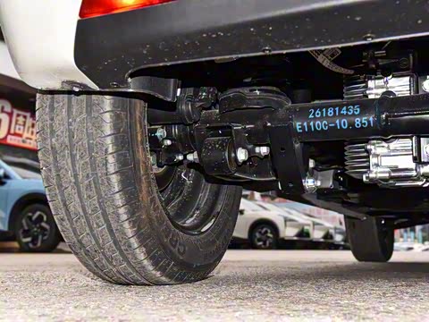 2025款 四门版 臻享+款 2025款 四门版 臻享+款