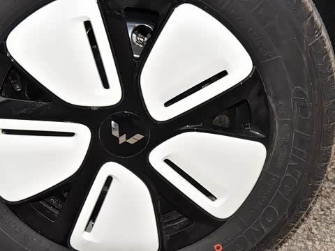 2025款 四门版 臻享+款 2025款 四门版 臻享+款