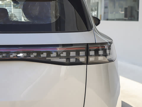 2025款 636Max纯电版 5座 2025款 636Max纯电版 5座