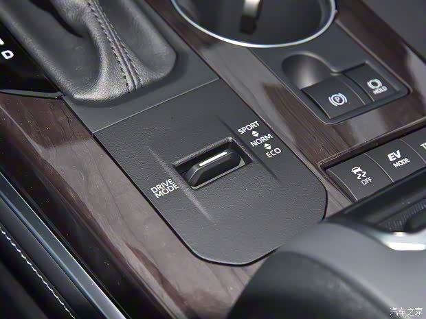 广汽丰田 汉兰达 2024款 2.5L智能电混双擎四驱尊贵版 7座 广汽丰田 汉兰达 2024款 2.5L智能电混双擎四驱尊贵版 7座