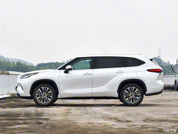 廣汽豐田 漢蘭達(dá) 2024款 2.5L智能電混雙擎四驅(qū)尊貴版 7座