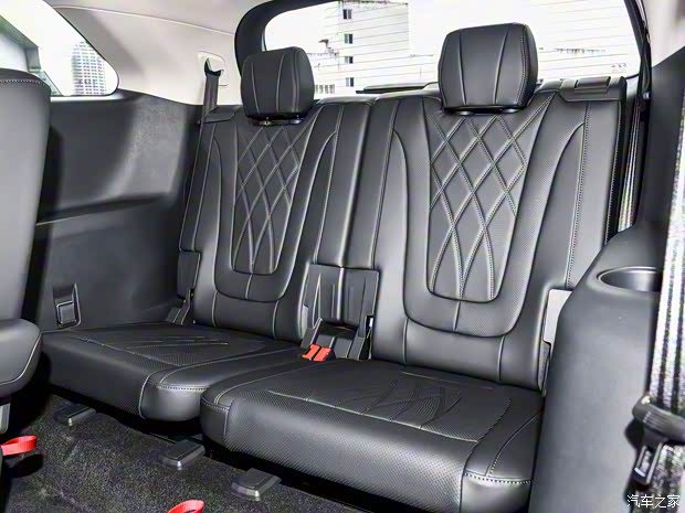 一汽红旗 红旗HS7 PHEV 2024款 2.0T PHEV 四驱旗畅版 6/7座 一汽红旗 红旗HS7 PHEV 2024款 2.0T PHEV 四驱旗畅版 6/7座