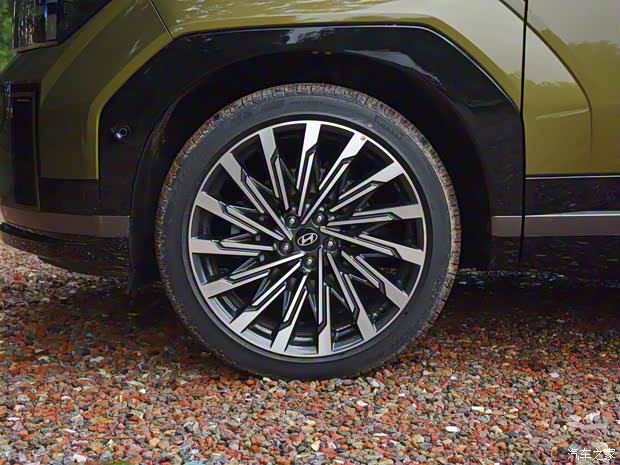 北京现代 胜达 2024款 2.0T 鉴赏家Ultra 北京现代 胜达 2024款 2.0T 鉴赏家Ultra