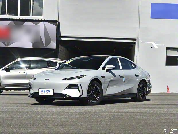 吉利汽车 银河E8 2024款 550km 后驱龙腾版 吉利汽车 银河E8 2024款 550km 后驱龙腾版