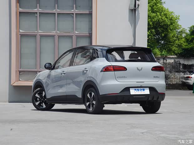 上汽通用五菱 五菱缤果PLUS 2024款 330km 五座版 上汽通用五菱 五菱缤果PLUS 2024款 330km 五座版