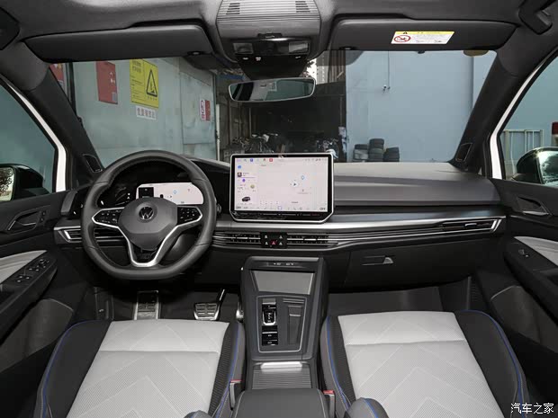 一汽-大众 高尔夫 2025款 300TSI R-Line 基本型