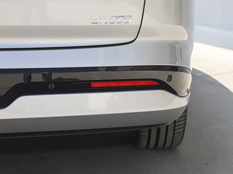 2025款 636Max纯电版 5座 2025款 636Max纯电版 5座