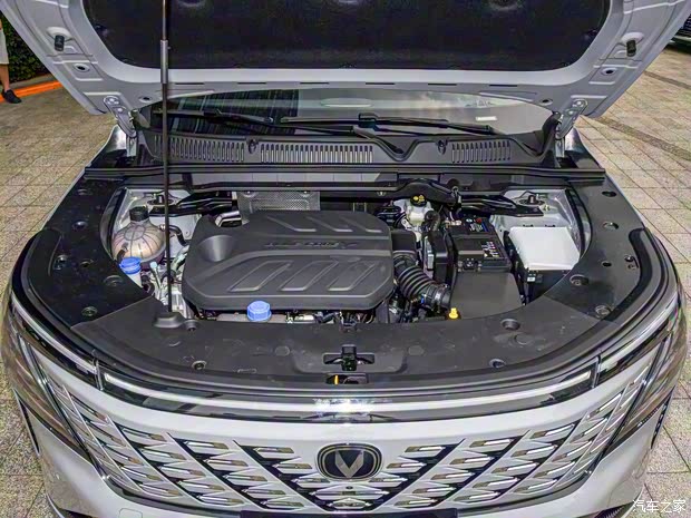 长安汽车 长安CS75 PLUS 2025款 第四代 1.5T 试装车 长安汽车 长安CS75 PLUS 2025款 第四代 1.5T 试装车