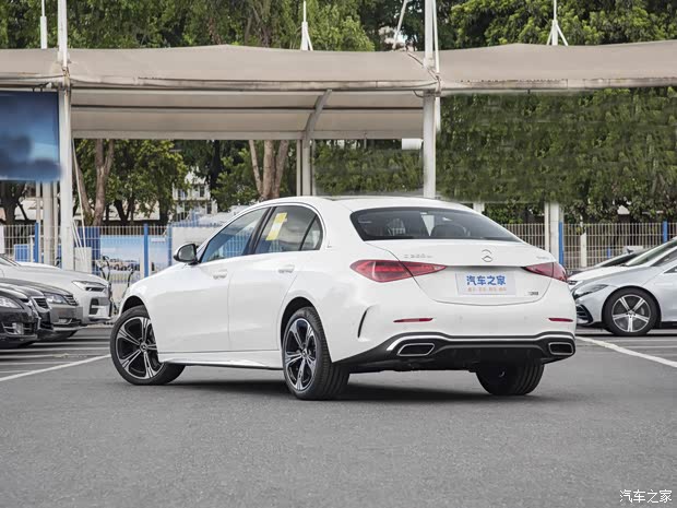北京奔驰 奔驰C级 2024款 改款三 C 260 L 4MATIC 运动版 北京奔驰 奔驰C级 2024款 改款三 C 260 L 4MATIC 运动版