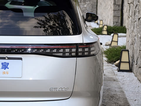 2025款 210Ultra增程版 5座 2025款 210Ultra增程版 5座