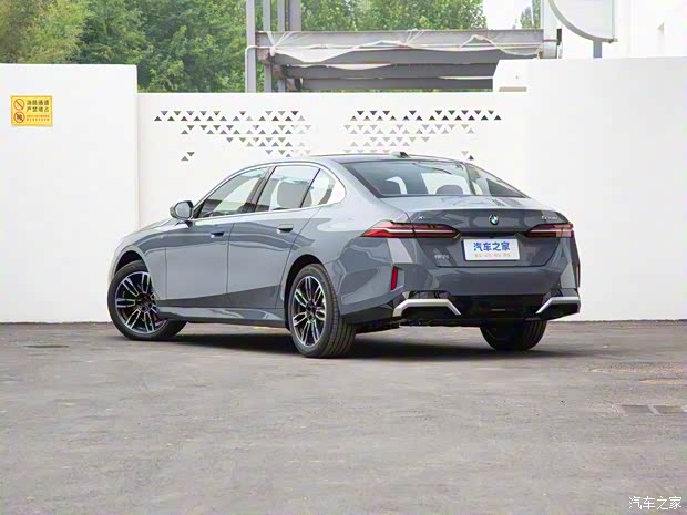 华晨宝马 宝马5系 2024款 530Li xDrive M运动套装 华晨宝马 宝马5系 2024款 530Li xDrive M运动套装