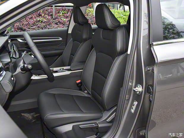 吉利汽车 帝豪 2025款 第4代 1.5L CVT荣耀版 吉利汽车 帝豪 2025款 第4代 1.5L CVT荣耀版