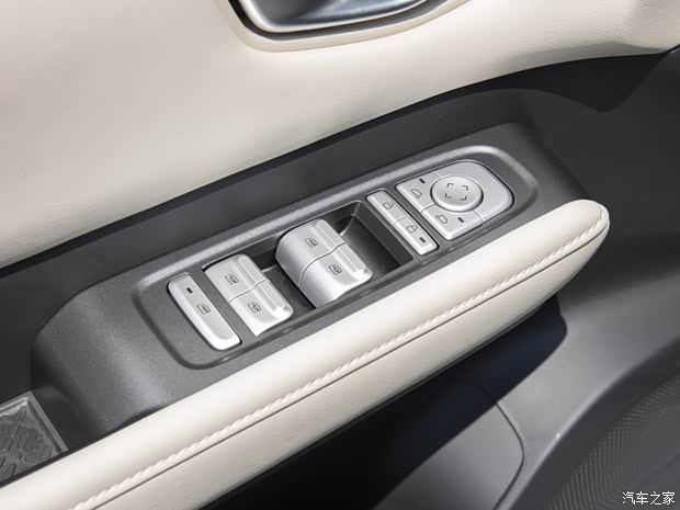 上汽通用五菱 五菱缤果PLUS 2024款 330km 五座版 上汽通用五菱 五菱缤果PLUS 2024款 330km 五座版