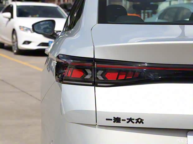 一汽-大众 迈腾 2024款 380TSI DSG至尊版 一汽-大众 迈腾 2024款 380TSI DSG至尊版