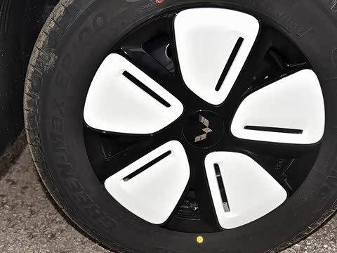 2025款 四门版 臻享+款 2025款 四门版 臻享+款