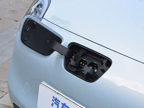 2025款 四门版 臻享+款 2025款 四门版 臻享+款