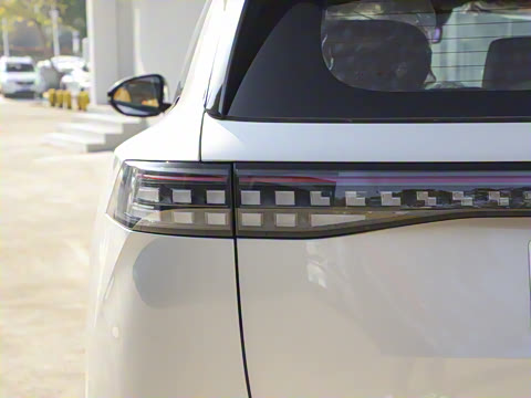 2025款 636Max纯电版 5座 2025款 636Max纯电版 5座