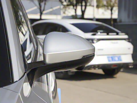 2025款 636Max纯电版 5座 2025款 636Max纯电版 5座