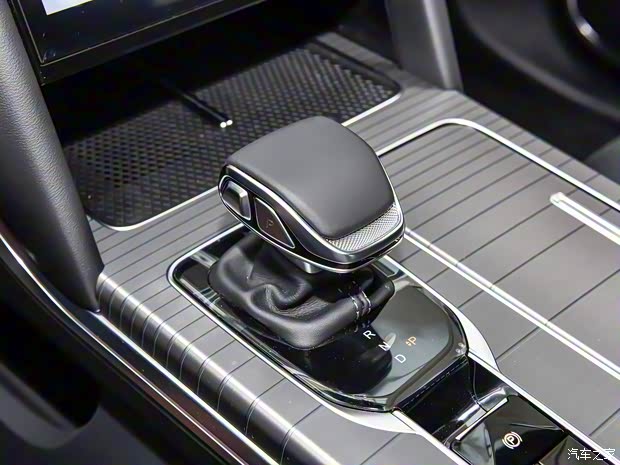 一汽红旗 红旗HS7 PHEV 2024款 2.0T PHEV 四驱旗畅版 6/7座 一汽红旗 红旗HS7 PHEV 2024款 2.0T PHEV 四驱旗畅版 6/7座