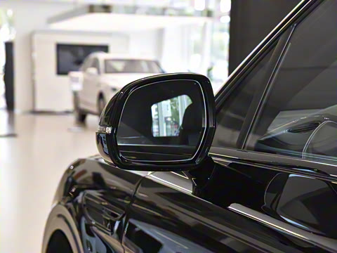 2024款 4.0T V8 S 2024款 4.0T V8 S