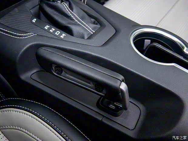 福特(進(jìn)口) Mustang 2024款 2.3L EcoBoost 敞篷運(yùn)動(dòng)版