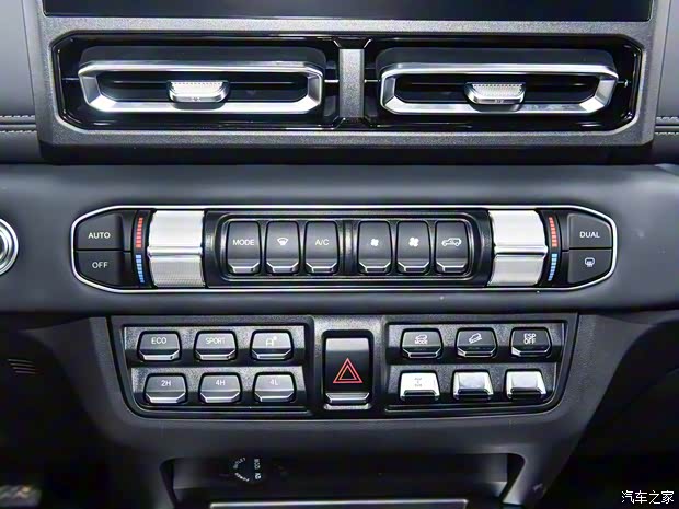 二一二越野车 212 2024款 2.0T 高配版 二一二越野车 212 2024款 2.0T 高配版