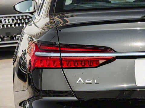 2025款 40 TFSI 豪华动感型 2025款 40 TFSI 豪华动感型