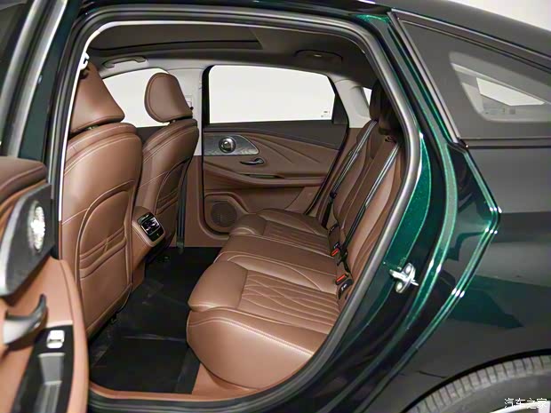 奇瑞汽车 艾瑞泽8 2024款 2.0T 御+ 奇瑞汽车 艾瑞泽8 2024款 2.0T 御+